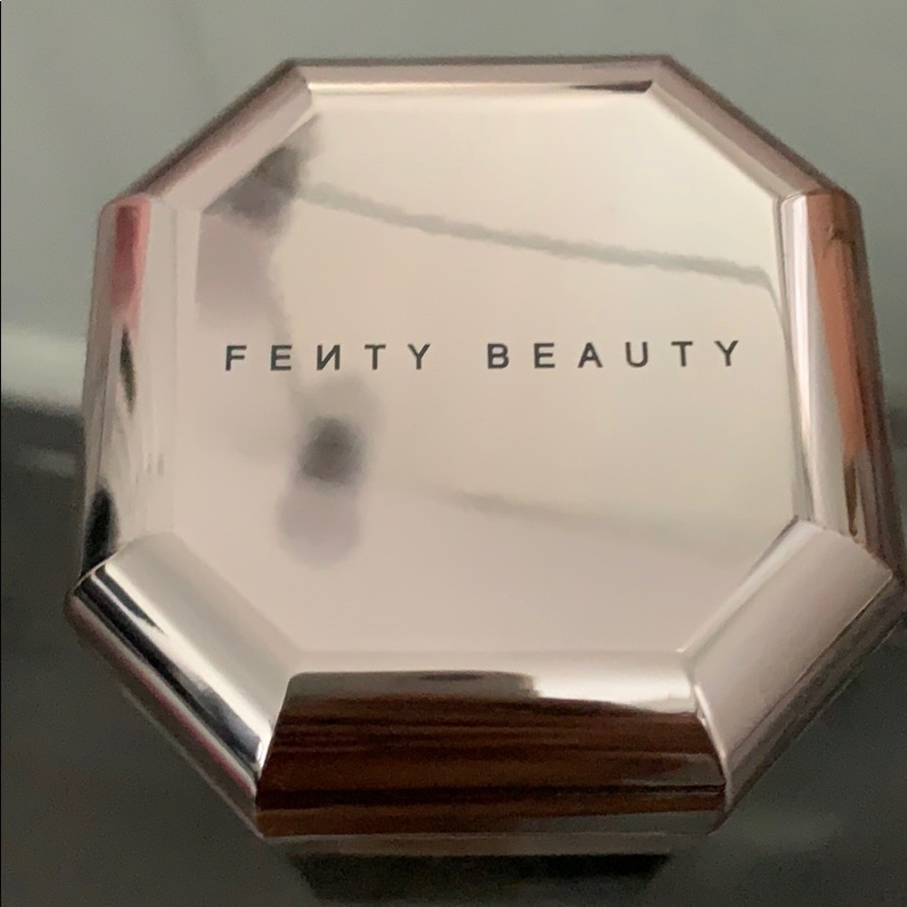 Fenty Pro Filt’r Instant Retouch Setting Powder